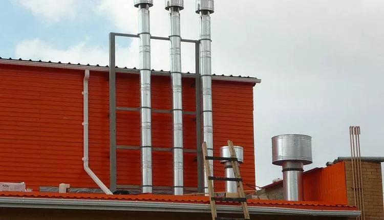 Какими достоинствами обладает фасадная дымовая труба?